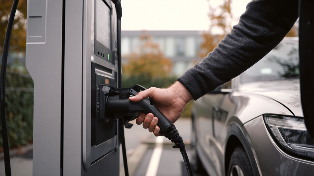 Normas de seguridad para conectores de vehículos eléctricos en diferentes regiones